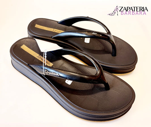 SANDALIA PLATAFORMA 27417 IPANEMA NEGRO/ORO